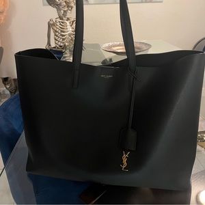 YSL TOTE bag . (Used)